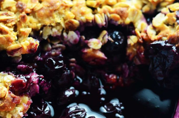 Easy Blueberry Crisp | This blueberry crisp is so easy to make. It is naturally sweetened with honey and sweet blueberries and topped with a crisp oat topping. The epitome of a healthy treat!. | flipflopkitchen.com