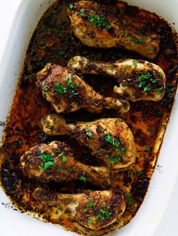 These buttery garlic paprika chicken drumsticks are so full of flavor and easy to make that it's mind-blowing. They are made with six ingredients that most people have on hand. Easy peasy. #chicken #drumsticks #chickendrumsticks
