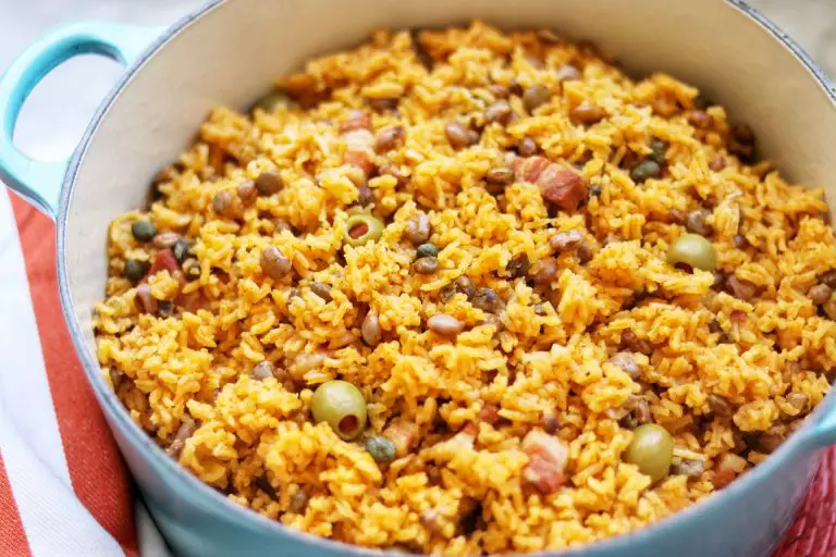 Classic Arroz con Gandules: A Flavorful Puerto Rican Delight